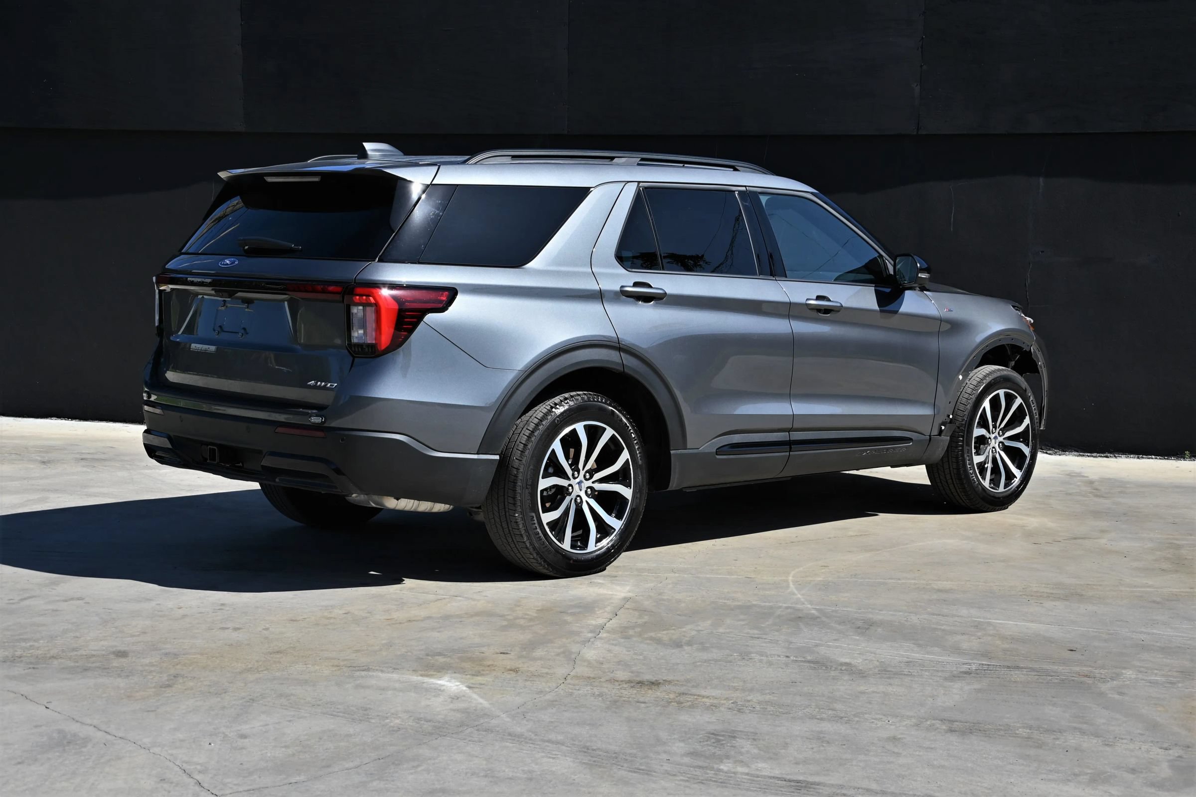 Used 2025 Ford Explorer ST-Line AWD/4WD image 3