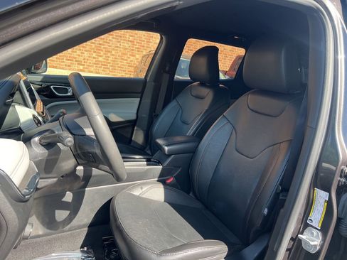 Used 2023 Jeep Compass Limited image 17