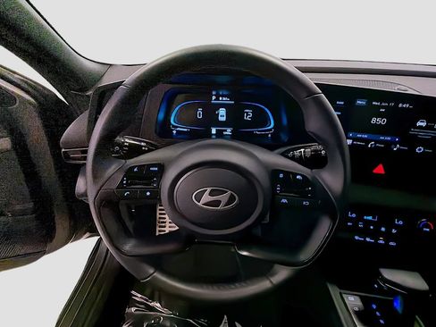 Used 2025 Hyundai Elantra Sport FWD image 13