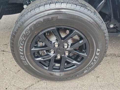 Used 2023 Jeep Gladiator Sport AWD/4WD image 7