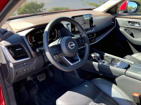 Used 2023 Nissan Rogue Platinum FWD image 17