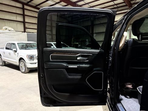 Used 2019 RAM 1500 Laramie AWD/4WD image 15