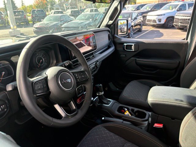 Used 2025 Jeep Gladiator Mojave w/ Convenience Group AWD/4WD image 7