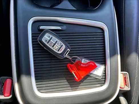 Used 2024 Chrysler Pacifica Touring-L image 34