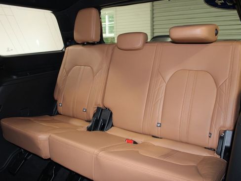 Used 2024 Ford Expedition Platinum AWD/4WD image 28