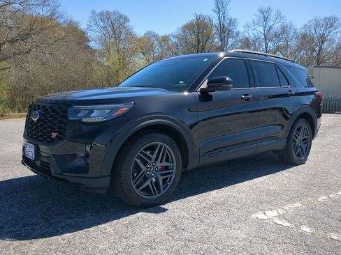 Certified 2025 Ford Explorer ST image 6