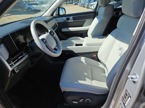 Used 2025 Hyundai Santa Fe SEL image 11
