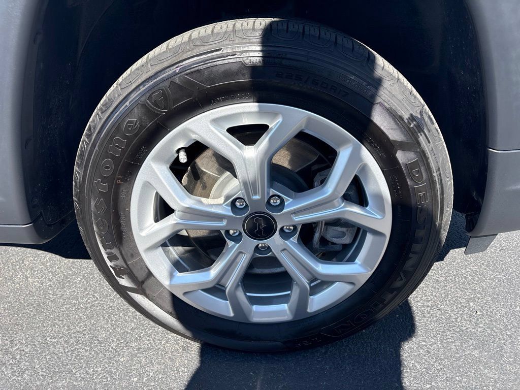 Used 2025 Jeep Compass Latitude AWD/4WD image 13