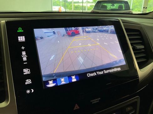 Used 2016 Honda Pilot Touring image 16