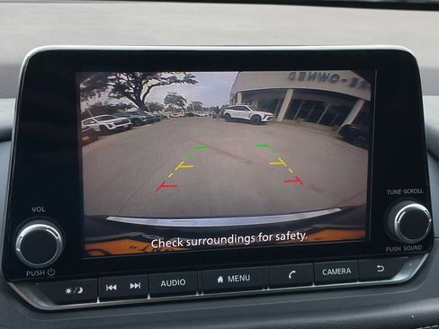 Used 2023 Nissan Rogue SV image 19