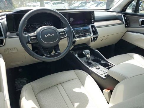 Used 2023 Kia Sorento S w/ Panoramic Sunroof Package image 10