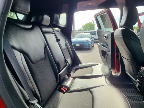 Used 2025 Jeep Compass Trailhawk AWD/4WD image 21