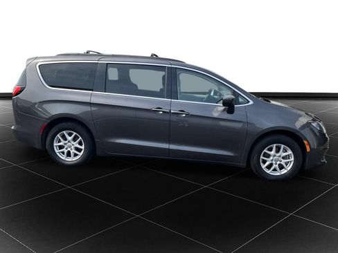 Used 2020 Chrysler Voyager Lxi FWD image 6