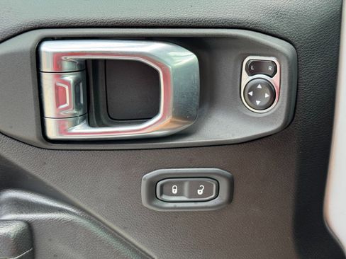 Used 2024 Jeep Wrangler Unlimited AWD/4WD image 16