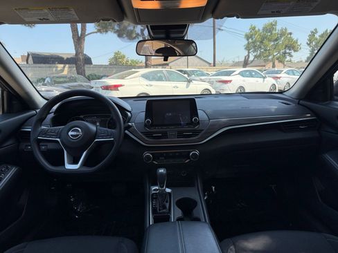 Used 2025 Nissan Altima 2.5 SV FWD image 30