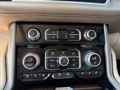 Used 2023 GMC Yukon Denali w/ Denali Reserve Package AWD/4WD image 42