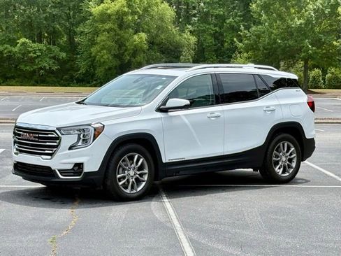 Used 2023 GMC Terrain SLT w/ Tech Package FWD image 2
