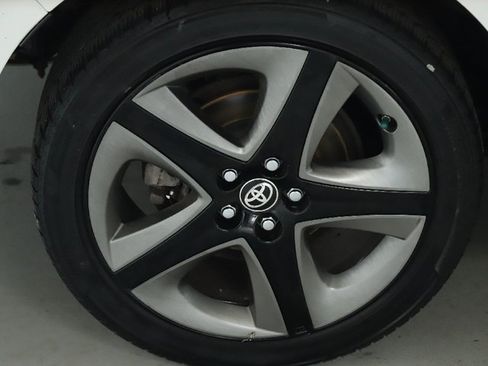 Used 2019 Toyota Prius XLE image 12