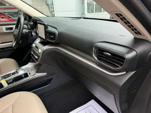 Used 2021 Ford Explorer XLT w/ Equipment Group 202A image 27