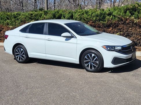 Used 2024 Volkswagen Jetta S image 3