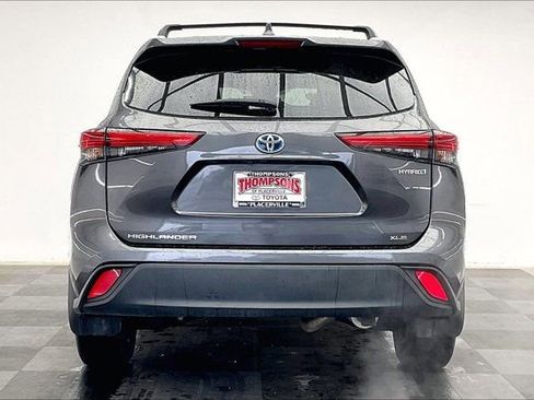 Used 2023 Toyota Highlander XLE image 3