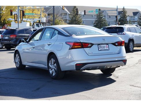 Used 2022 Nissan Altima 2.5 S image 5