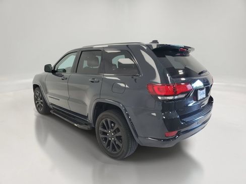 Used 2018 Jeep Grand Cherokee Altitude AWD/4WD image 6