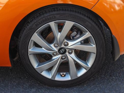 Used 2016 Hyundai Veloster image 7