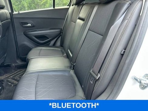 Used 2020 Chevrolet Trax LT w/ LT Convenience Package FWD image 7