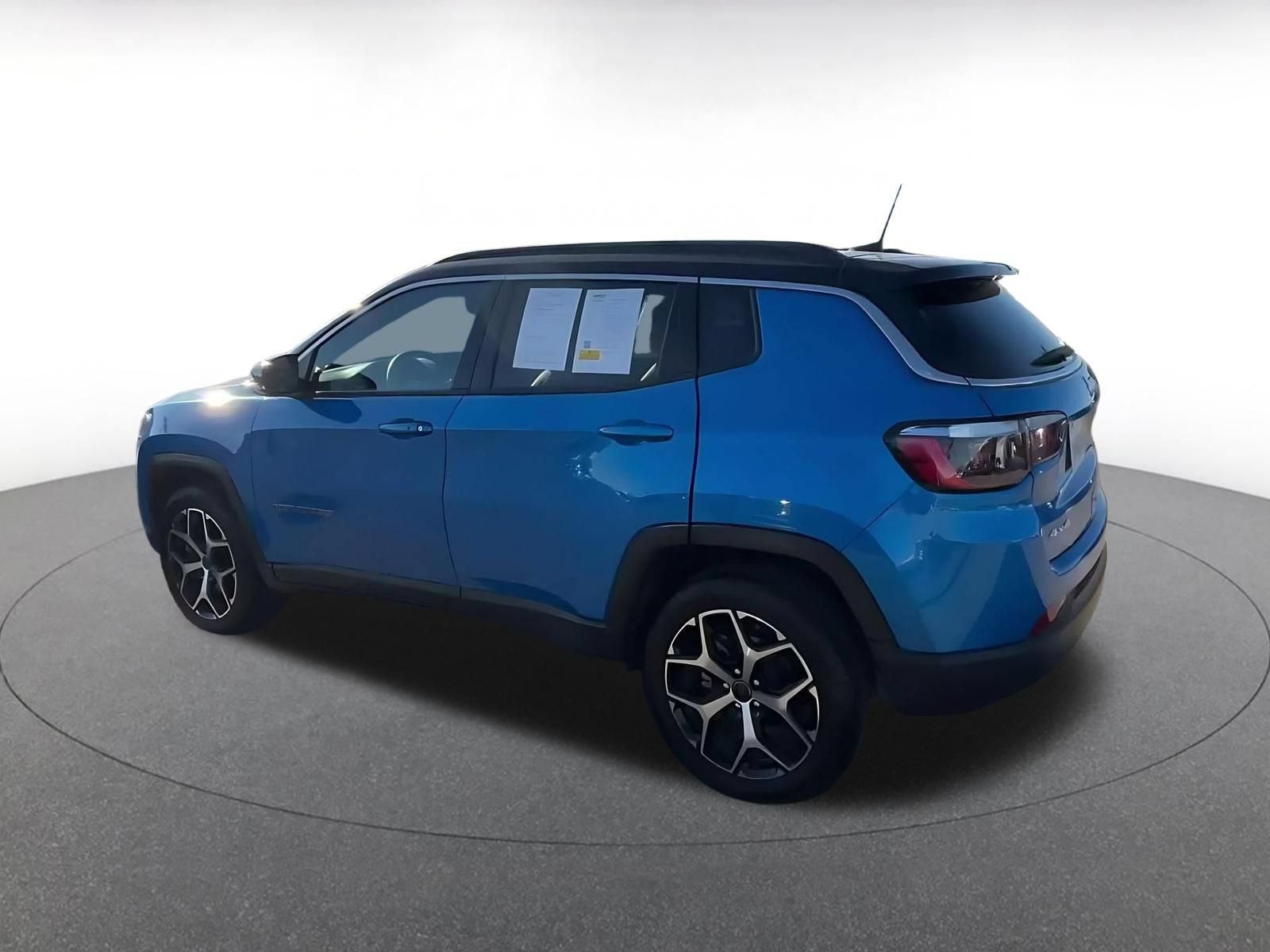 Used 2025 Jeep Compass Limited AWD/4WD image 9