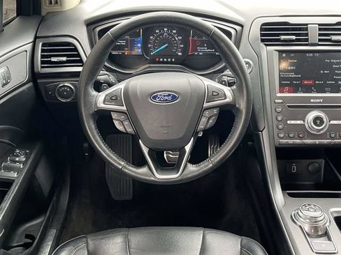 Used 2017 Ford Fusion Titanium FWD image 17