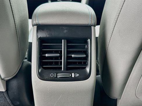Used 2018 Kia Niro EX FWD image 16