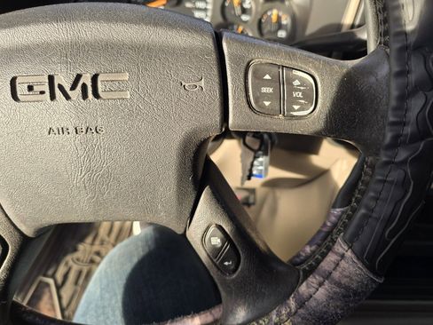 Used 2004 GMC Sierra 2500 SLT w/ Heavy-Duty Power Package image 17