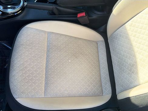 Used 2019 Volkswagen Beetle 2.0T SE FWD image 18