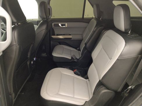Used 2021 Ford Explorer XLT w/ Equipment Group 202A RWD image 18