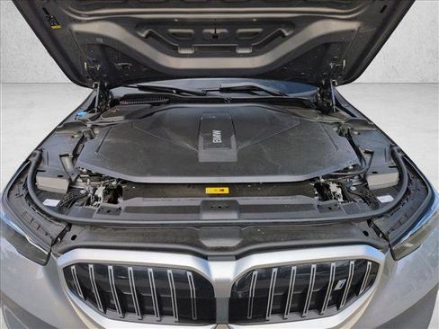 Used 2025 BMW i5 eDrive40i w/ Premium Package image 24