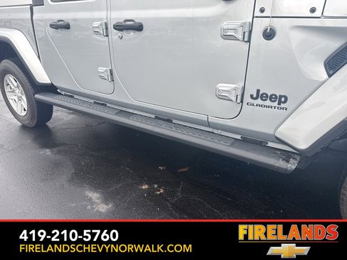 Used 2022 Jeep Gladiator Sport image 19