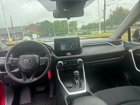 Used 2019 Toyota RAV4 LE w/ Carpet Mat Package AWD/4WD image 15