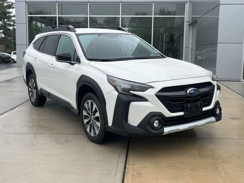 Used 2023 Subaru Outback Limited AWD/4WD image 2