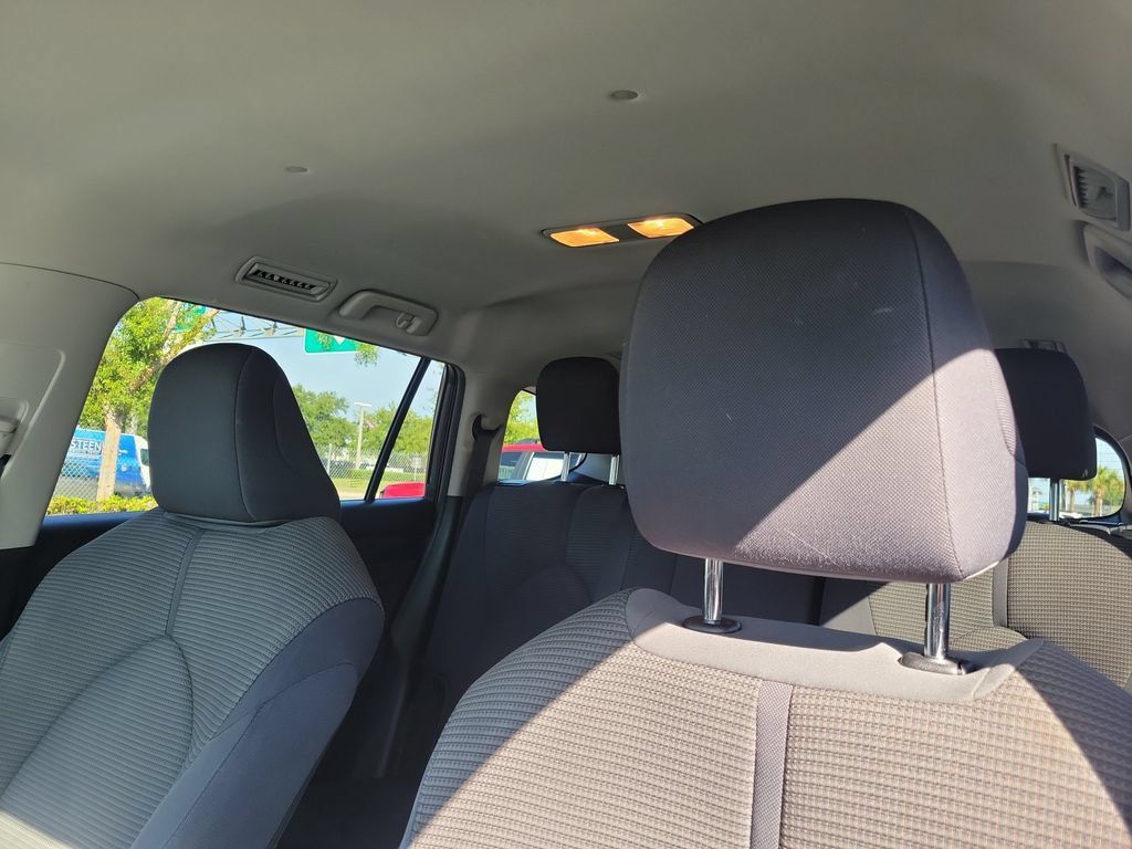 Used 2023 Toyota Highlander L FWD image 24