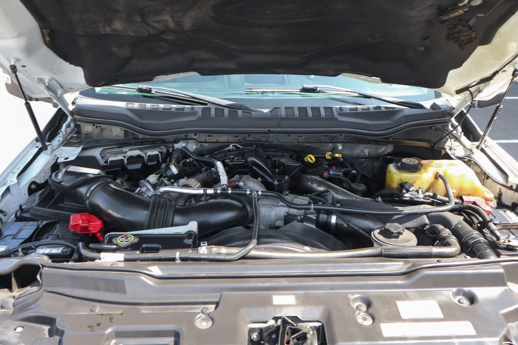 Used 2017 Ford F550 Luxury RWD image 12