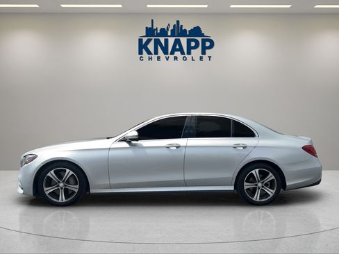 Used 2017 Mercedes-Benz E 300 4MATIC image 2
