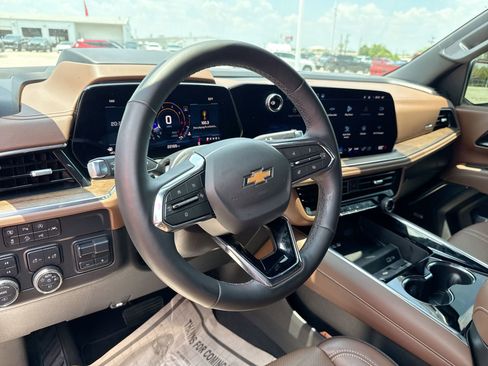 Used 2025 Chevrolet Tahoe High Country AWD/4WD image 11