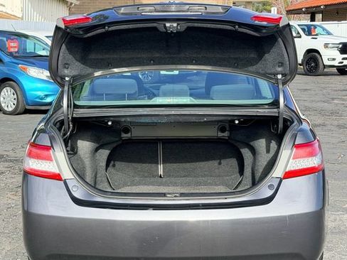 Used 2010 Toyota Camry LE image 12