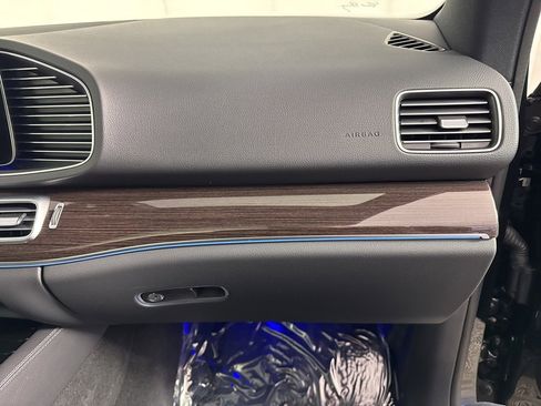 Used 2025 Mercedes-Benz GLE 450e 4MATIC image 10