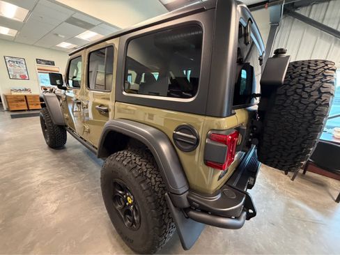 New 2025 Jeep Wrangler Unlimited Rubicon w/ Convenience Group AWD/4WD image 10