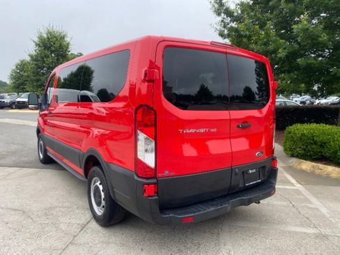 Used 2019 Ford Transit 150 XL image 3