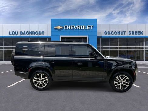Used 2023 Land Rover Defender 130 SE AWD/4WD image 9