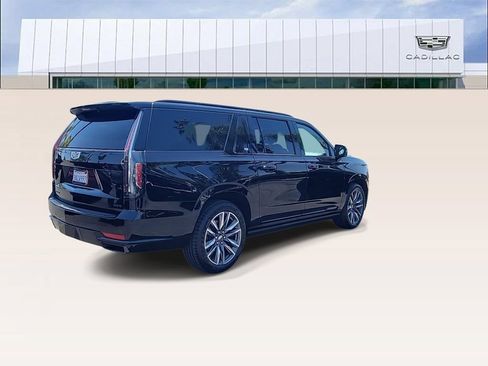 Used 2022 Cadillac Escalade ESV Sport w/ Touring Package AWD/4WD image 8