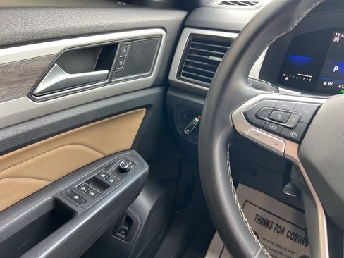 Used 2022 Volkswagen Atlas Cross Sport SE image 19